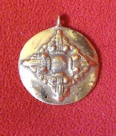 Colgante doble dorje metal