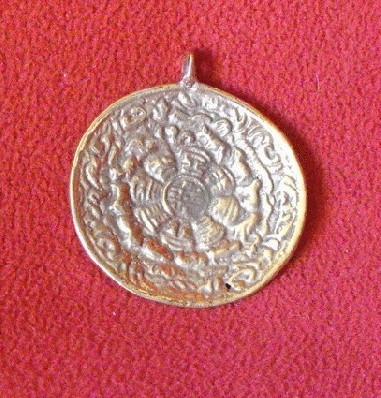 Colgante doble dorje metal