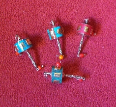 Colgante rueda de oracion con pedreria pequeña