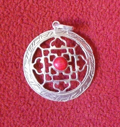 Colgante mandala calado