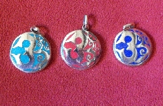 Colgante om esmaltado colores