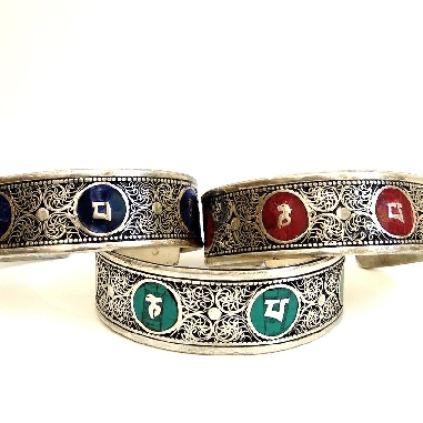 brazalete-con-filigrana-y-mantra