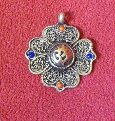 Colgante flor de loto con filigrana