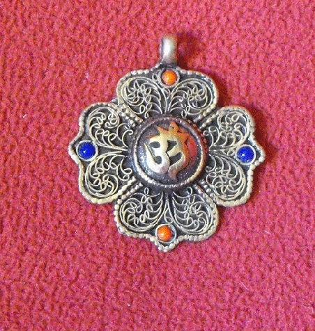 Colgante flor de loto con filigrana