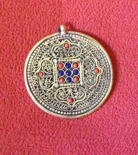 Medallón metal filigrana