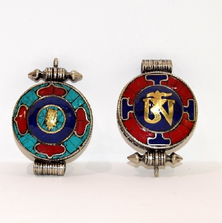 Colgmet128- Medallón (Gau) om mane pedreria