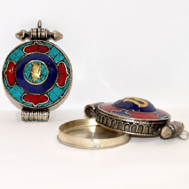 Colgmet128- Medallón (Gau) om mane pedreria