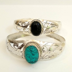 puls1 Pulsera plateada y piedra