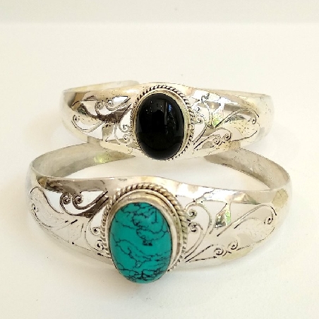 puls1 Pulsera plateada y piedra