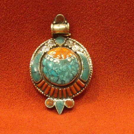 Colgmet180- Medallón pedrería