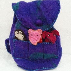 mochila puppets 21 cms ancho, 22 cms alto