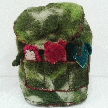mochila puppets 21 cms ancho, 22 cms alto