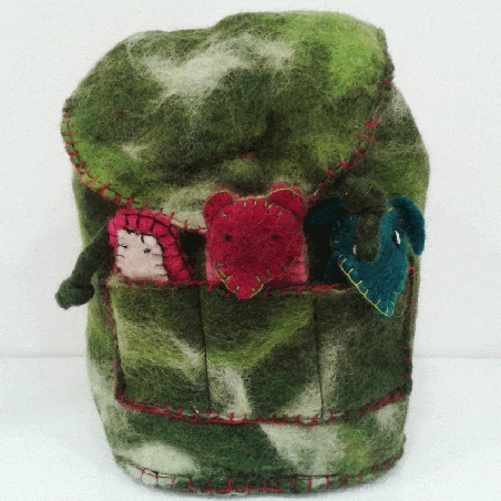 mochila puppets 21 cms ancho, 22 cms alto