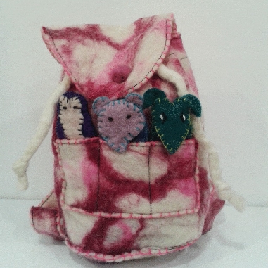 mochila puppets 21 cms ancho, 22 cms alto