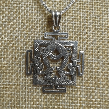 Colgante de plata "Peces de la prosperidad en Mandala" colgplat14