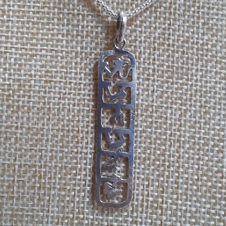 Colgante de plata "Om mane padme hum"- colgplat17