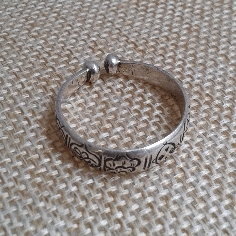 Anillo de plata "om mane" ajustable