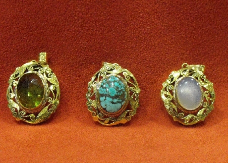 Colgmet172- Medallón pedrería