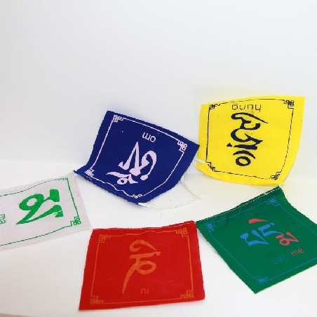 Bandera de oración "om mane..." fina
