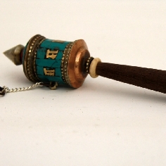 Rueda de oración con pedrería pequeña