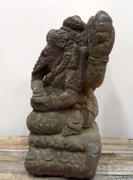 Ganesh de piedra- 37 cms.
