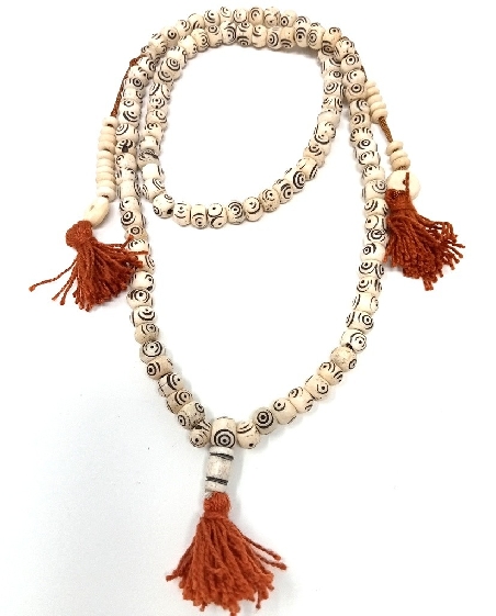 Mala de hueso tallado blanco