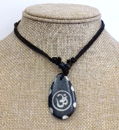 Colgante de hueso Om Colghu37 (3 unidades)