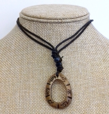 Colgante de hueso Om mane... Colghu39 (3 unidades)