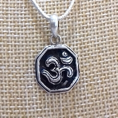 Colgante de plata "Om" colgplat52