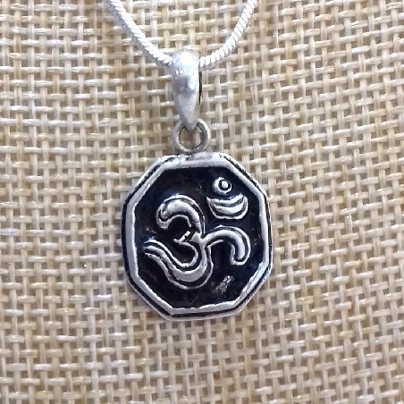 Colgante de plata "Om" colgplat52