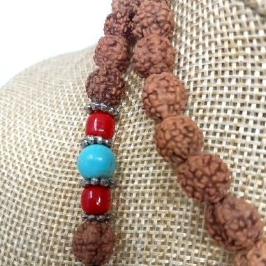 Mala de Rudraksa con piedras especial