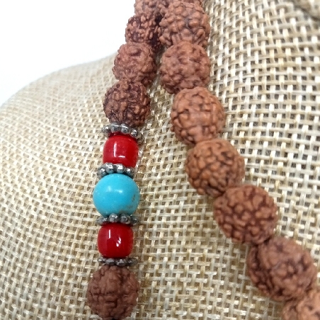 Mala de Rudraksa con piedras especial