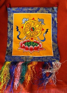 colgante-dharmachacra-pedreria