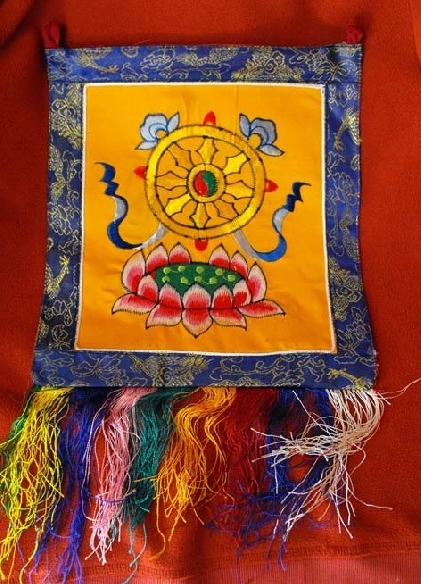 colgante-dharmachacra-pedreria