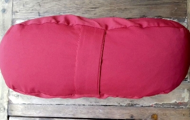 Zafu cáscara espelta ecológica. Rojo. Media luna