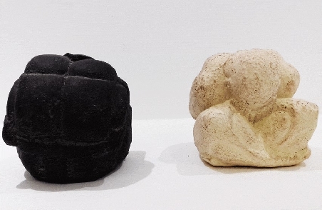 Meditador de piedra pequeño