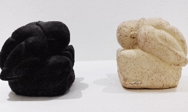 Meditador de piedra pequeño