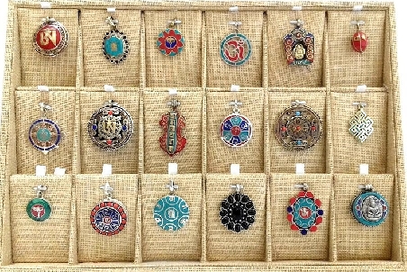 Set de 18 colgantes D Set de 18 colgantes D