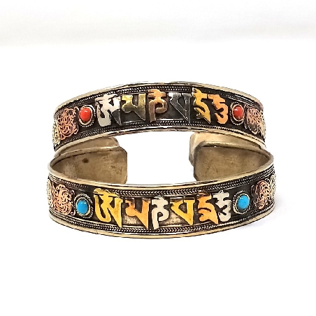 Pulsera tres metales "Om mane..." con filigrana