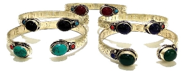 Pulsa alpaca "ojos de piedras" con piel de serpiente