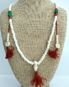Mala de hueso blanco con piedras fino
