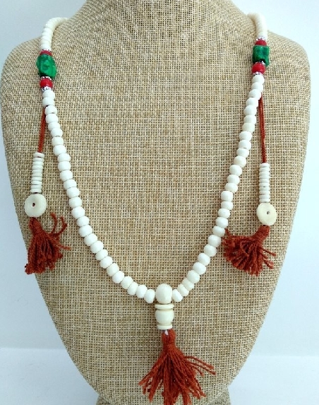 Mala de hueso blanco con piedras fino