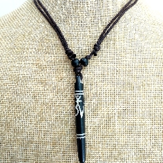 Colgante de hueso cilindrico "Om tibetano" colghu47 (3 unidades)
