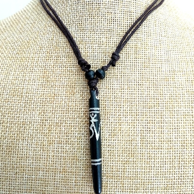 Colgante de hueso cilindrico "Om tibetano" colghu47 (3 unidades)