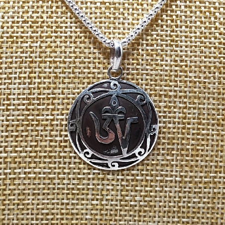 Colgante de plata "Om tibetano"