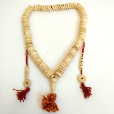 mala-hueso-moneda-blanco 2