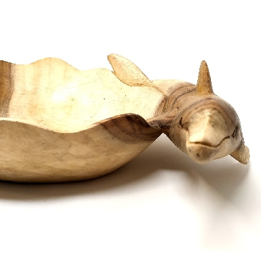 Fuente delfín de madera