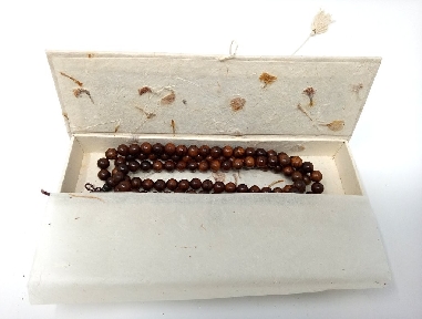 Caja de Lokta solarizada