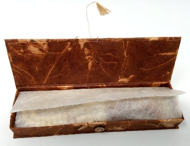 Caja de Lokta solarizada