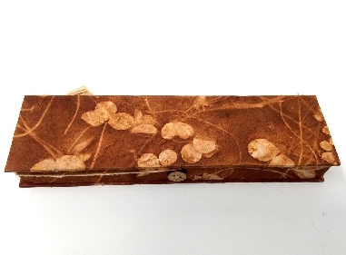 Caja de Lokta solarizada